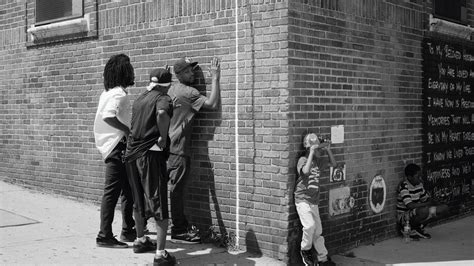 follandola contra la pared